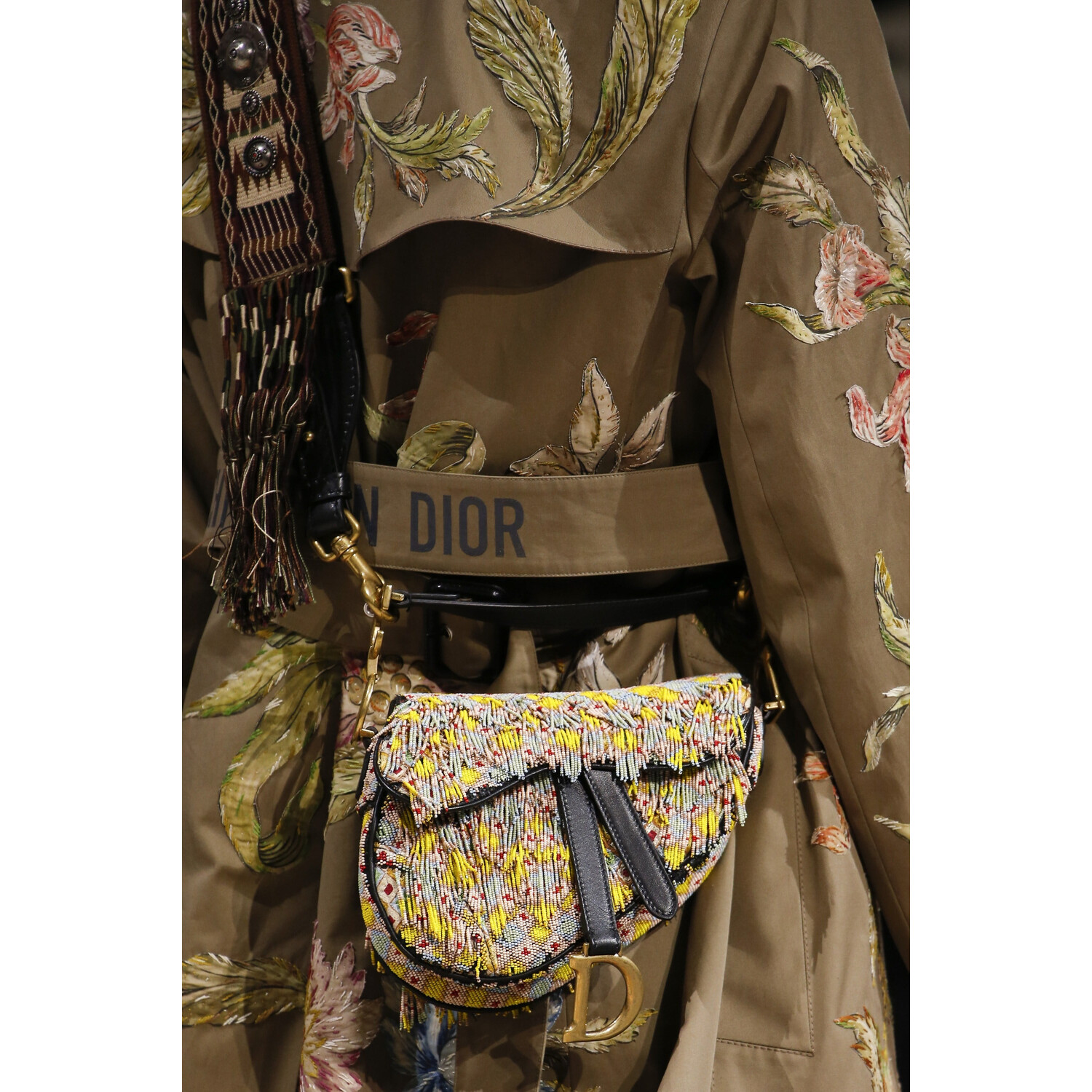 Фото Details Christian Dior , Details Dior Fall 2018 Ready-to-Wear , Детали показа Кристиан Диор , Детали показа Диор осень зима 2018 , Fashion show , неделя моды в Париже , PFW , Мария Грация Кьюри , Mainstyles
